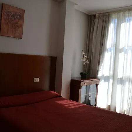 Отель Os Caracoles Перейро-де-Агиар