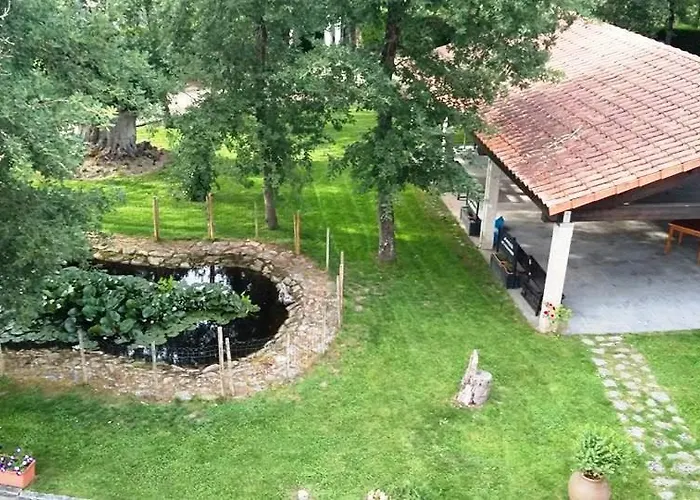 Отель Os Caracoles